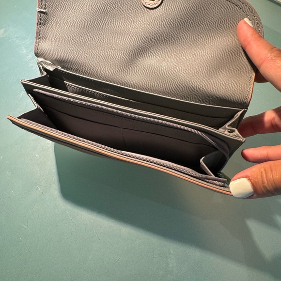 Pink Wallet - Picture 3 of 4